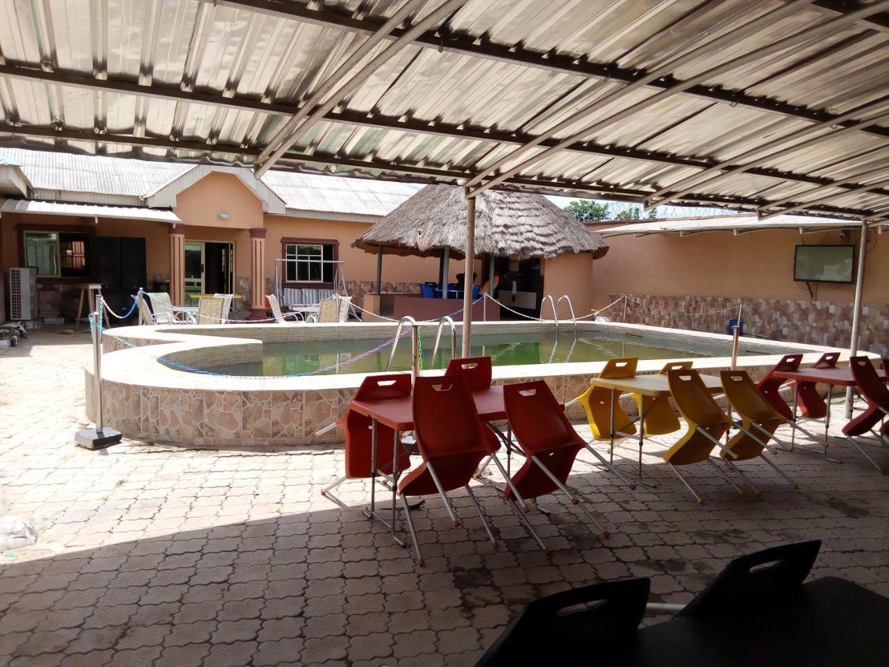 Gen-Preston Hotel And Suites Papalanto Exterior photo